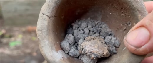 Upgrading a Sony MiniDisc So it Can Work with Bluetooth Earbuds