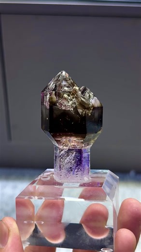 Permeable super seven crystals. The crystal is intact and the color is beautiful.#crystal #fluorite #calcite #minerals