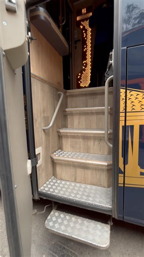 To the VIP class luxury bus SS transport