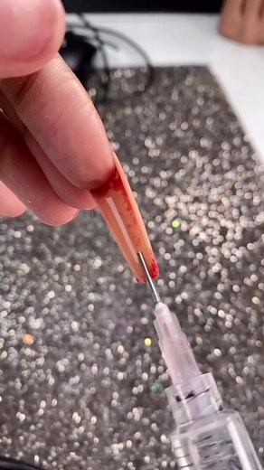 1.7M views · 1.1K reactions | Quick Gentle Nail Removal   #nails #nailtutorial #acrylicnails #beautyhacks | ละครไทย Ch3 | Facebook