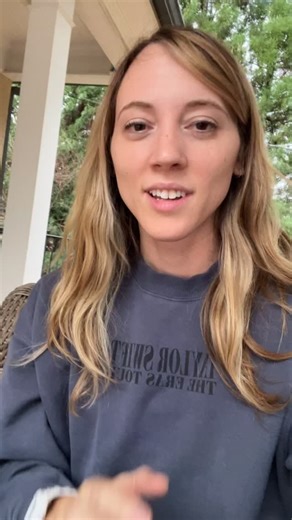 I'm hosting a free training for people who have "done everything" to heal their reflux, heartburn, or stomach pain but are still stuck with symptoms - and if you're reading this, you need to be there! This is a no-fluff 30 minute peek into my brain as a practitioner and how I use my own experience as a reflux patient, coupled with my years helping other reflux sufferers resolve their symptoms. Here's what you'll take away from this training: ✨why diets, supplements, and protocols haven't worked 