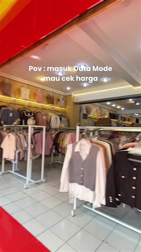 🔥 CRAZY END YEAR SALE IS HERE! 🔥 Akhir tahun makin seru karena kamu bisa borong item favorit dengan harga super murah! ✨ Mulai sekarang sampai akhir Desember, nikmati periode diskon spesial: 🗓 15-31 Desember 2025 diskon 40% Harga Mulai 10K 😱✨ Siapin wishlist-mu dan pastikan kamu gak kehabisan stok terbatas dan promo cuma datang sekali setahun! Yuk borong sekarang sebelum semuanya SOLD OUT! 🛍️💛 📍Duta Mode Solo, Jl.Gatot Subroto No.87-89 Solo Gogle map (Duta mode solo)