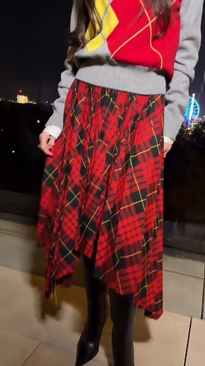 Demi Moore continues to cement her fashion-icon status, giving fans a twirl and a cute pose while showing off her breathtaking Alexander McQueen ensemble ❤️🖤💛 📽️ : #DemiMoore #BradGoreski | HELLO! Canada