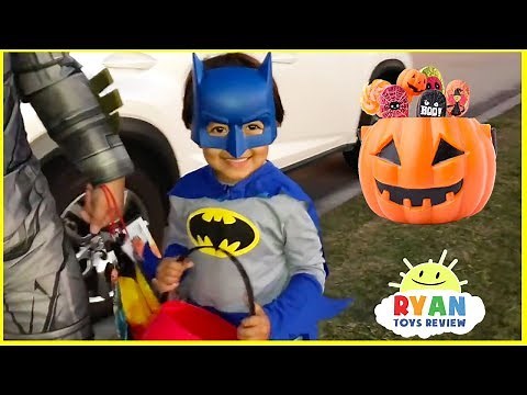 Halloween Trick or Treat Candy Haul and Surprise Toys!!!!