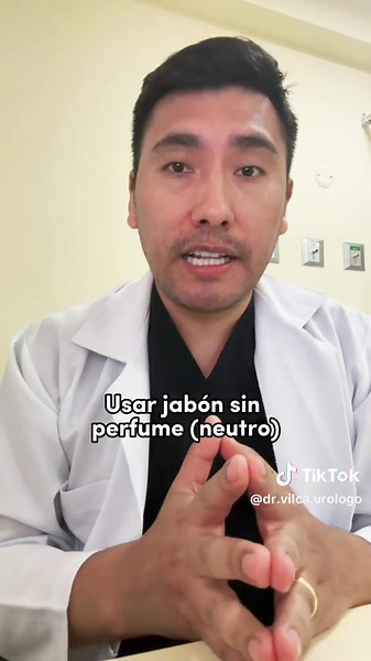 👨🏻‍⚕️La balanitis por lo general es causada por la acumulación de bacterias, ya que el prepucio del pene es un ambiente propicio para la proliferación de las mismas. Algunos factores que pueden influir son: 🦠Tener una mala higiene 🦠No enjuagarse adecuadamente 🦠Tener abundante prepucio o adherencias, 🦠Hipersensibilidad postcoital 🦠Tener húmeda la zona genital ya que se promueve el crecimiento micótico 🦠Diabetes mal controlada 🦠La obesidad 🦠Estados que generan bajan las defensas. Dr. Jho
