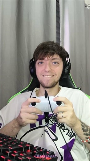 POV: YOU'RE PLAYING RESIDENT EVIL 5 WITH YOUR FRIEND #gamer #humor #pov