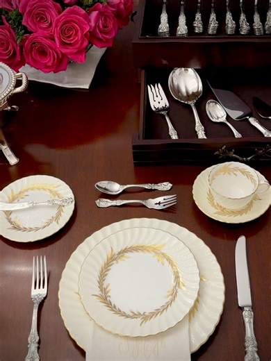 3 Magnolia Avenue 🇺🇸 | Julie on Instagram: "Sterling silver flatware set (103 pieces) by Reed and Barton (Francis First pattern) in excellent antique condition, dinner size, old back stamp. Storage chest is included. The set includes: - 12 dinner knives, 9 1/2”L - 12 dinner forks, 7 3/4”L - 12 salad forks, 6”L - 12 tea spoons, 6”L - 12 soup spoons, 6”L - 12 fruit spoons, 6”L - 12 cocktail forks (new mark), 5 1/2”L - 12 butter knives, 5 3/4”L - 1 serving fork, 8”L - 1 large serving spoon, 9 1/2