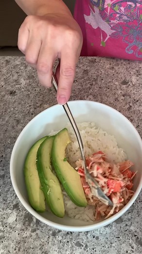 11K views · 17 reactions | Kani aka imitation crab meat Sushi Rice Bowl #easyrecipe #lunch #dinner #sushi #food #homemadefood | Fullhappybelly | Facebook