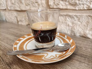 Caffè corretto (sambuca o altro liquore): dosi e preparazione