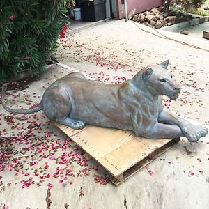 [Hot Item] Outdoor High-Quality Bronze Lying Lion Statue Staring at The Front