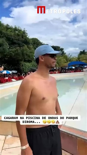 Quem estava dentro da piscina de ondas do parque aquático DiRoma, em Caldas Novas (GO), na sexta-feira (2/1), se assustou ao perceber a presença de fezes na água, o que provocou a interrupção da atração. Funcionários do parque isolaram a área e iniciaram o procedimento de limpeza. Um trabalhador utilizou um equipamento próprio para retirar o material no local indicado. A retirada do excremento ainda foi comemorada por quem acompanhava a cena. A tatuadora Josy Dias, de 42 anos, moradora de Uruaçu