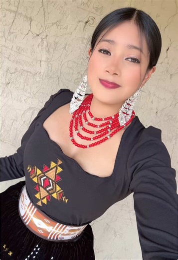 Outfit Cañari Warmi: Amarguras y Diseño Indígena