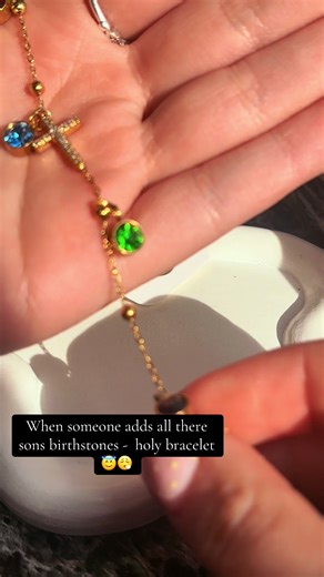 I enjoy making this one ! Add your own birthstone & loved ones to any necklace or bracelet 😇🤍#birthstone #smallbusiness