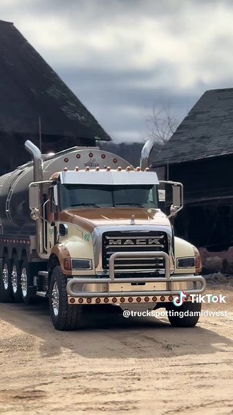 Impressive Kenworth Milk Truck Cleaning Process