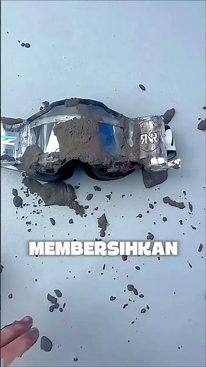 HOW OFF-ROAD RACERS CAN SEE CLEARLY IN THE MUD!