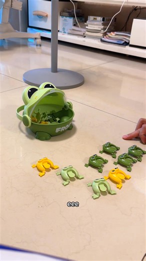 🐸Children's Bouncing Baby Frog Educational Press-to-Jump Toy Interactive Parent-Child Play with a Jumping Frog 1️⃣Press lightly, and the little frog leaps to become the star of the game! 2️⃣Parent-child interaction, more fun 3️⃣Portable design, play indoors or outdoors | Tearuo