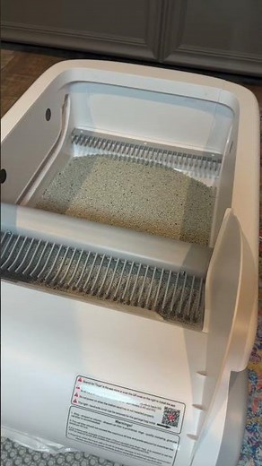Automatic self cleaning litter box, safety sensors, open top design and quiet #catlitter