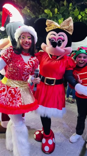 Videos de unmundomagicopeten (@unmundomagicopeten) con “Mickey Mouse Clubhouse Theme Song (From