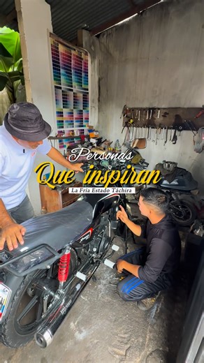lobotachira on Instagram: "“Robert, un joven de La Fría que apostó por sus sueños. Emigró a Colombia, se especializó en reparación de motos y hoy es un creador de contenido con más de 400mil seguidores en TikTok, Facebook e Instagram. 🚀 Robert Colmenares, un joven que inspira, ejemplo para muchos. Con pasión y dedicación, logra cosas increíbles. @robercolmenare 💪 #OrgulloDeLaFría”"