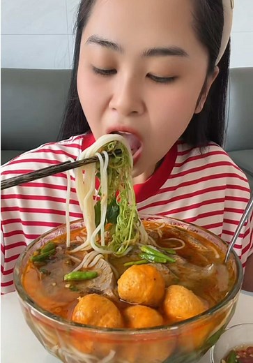 Nấu bún bò nhanh gọn không cần hầm xương #dungthichan #vtmgr #mukbang #bunbo #cotviet