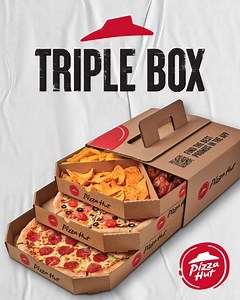 22 reactions · 3 comments | Csak egy gyors boxkiállás mielőtt elkezdődne a menet. A Triple Box ajánlatunkkal indulhat is a futamnézés, teli gázzal!  Három szintnyi Pizza HUT élmény, hogy még az utolsó körre is legyen energiád. BOX BOX BOX – Itt a TRIPLE BOX!❤ https://bit.ly/4kxmtBQ | Pizza Hut Magyarország | Facebook