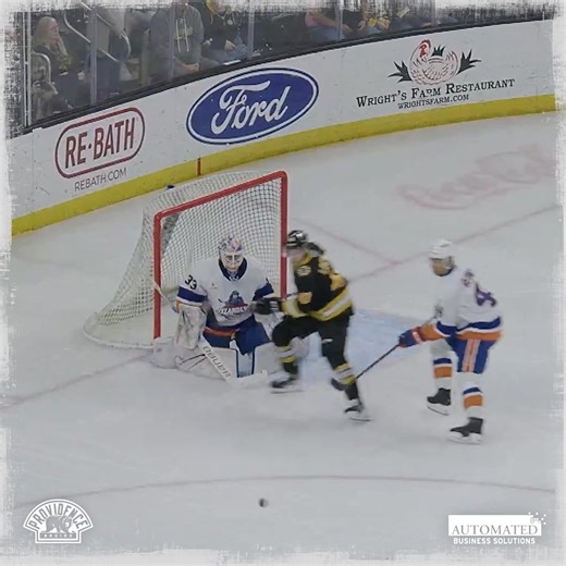 Slowing down this ridiculous redirect from Dans Locmelis to find Vinni Lettieri for the top shelf finish 🏒🚨 #AHLBruins #SlowMoMonday x Automated Business Solutions | Providence Bruins