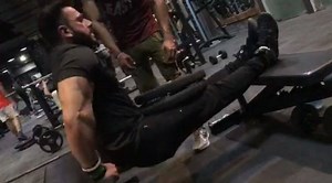 Bench dips Best workout for triceps 3 to 4 sets In order to get good shape of back tricep follow this workout video Do share and likes Your comments will be Appreciated Go HArd or Go Home 💪🍗🍍🍉🍖🍑🍎🍅🍒🍇🌽🥑🍞🍗🍗💪 | No Excuse fitness