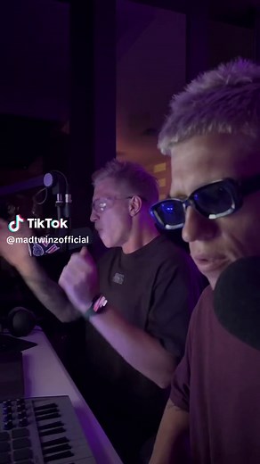 Mad beats, mad house, Mad twinz 👽👽#twins #beatbox #tech #bass #house ps: about @Beatland