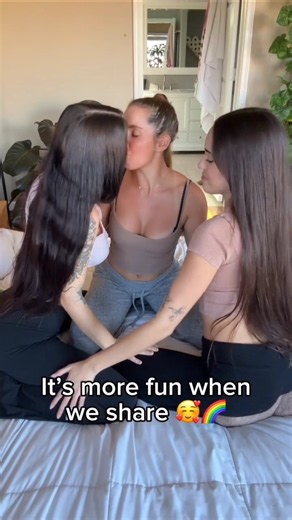 Girls Kiss & Makeout and Share Their Love💋👩🏼‍🤝‍👩🏾💕#GirlsKissing #Lesbian #Baddies #Kissingboth #WLW