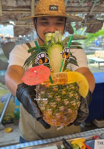 Fresh Pineapple Smoothie🍍 . Shop name: Lemon Honey 📍Kad Bapao Market (กาดบะป๊าว), Chiang Mai, Thailand 🕗 Open: Fri–Sun | 8:00 AM – 3:00 PM #asmr #foodland #fruit