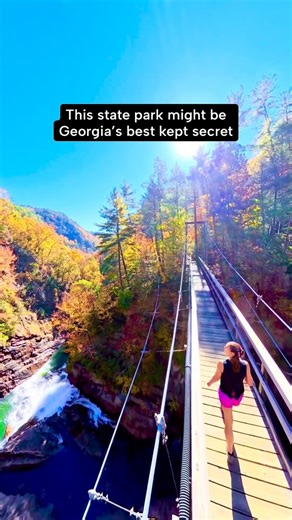 Megan • Blue Ridge Mountains Travel on Instagram: "There’s so much to unpack when it comes to one of Georgia’s most scenic state parks! 🍁 And it’s still peak fall color this weekend! (November 8/9) 📍 Tallulah Gorge State Park. Georgia 🧗‍♀️ This state park has everything you could want for a day out in nature • Multiple hiking trails with overlooks • Difficult gorge-floor hike with permit • 6 waterfalls • 1,099 stairs (dependent on trail) • Suspension bridge • Rock climbing with permit • Campi