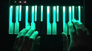 Create basslines to make your friends green with envy... or turquoise... or any color you like! 🎨 Learn more 👉 https://bit.ly/39xWSpq 📽: @stylophonist | ROLI