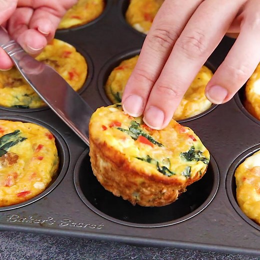 Petite Crustless Quiche are SO good, loaded with turkey kielbasa, veggies and cheese. A perfect make-ahead breakfast for meal prep! 5 Freestyle Points • 217 Calories https://www.skinnytaste.com/petite-crust-less-quiche/ | Skinnytaste