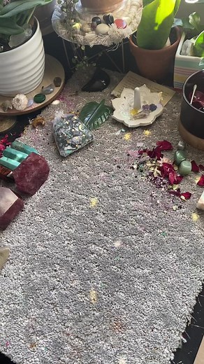 7.7K views · 349 reactions | While I am finalizing my upcoming macrame workshop, feel free to learn the basics with this beginner friendly tutorial! #macrame #learntomacrame #diy #macrametutorial #tutorials #crafty #macrameworkshop #macrameknots #macrameforbeginners #macramemaker #newhobby | Double Rainbow Design | Facebook