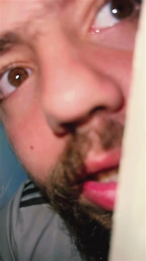 Mais il fait quoi dans la salle de bain ?😳😳