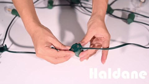 60PCS Magnetic Christmas Light Clips, C7/C9 Christmas Light Clips, Extra Strong Magnetic Christmas Lights Hooks for String Light Outdoor Patio Lighting, Metal Surface Roof Fence Railing Gutter, Green