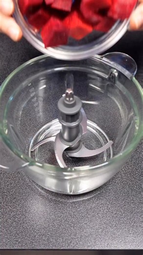 mon rituel en hiver 🌸 publicité @lafourchebio ✨ RENARDETRAISINS vous offre -20€ sur votre adhésion annuelle à La Fourche ! Cette épicerie en ligne vous permet d’économiser en moyenne 400€ par an sur vos courses bio. Les produits livrés directement chez vous sont -20% à -50% moins chers qu’en magasin (l’onglet Anti-gaspi est une pépite avec des produits jusqu’à -75%). Profitez de 30 jours offerts sans engagement et inscrivez-vous dès maintenant avec mon code :) 🫖 1 betterave de taille moyenne, 