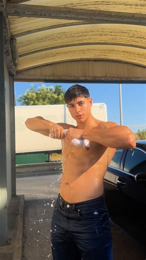 Leo Nastacio on Instagram: "Me secas? 💦"