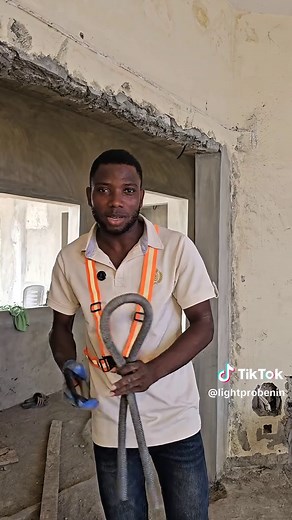 ⚡ La qualité des matériaux électriques est essentielle pour la sécurité de votre maison ou de votre entreprise. Utiliser des matériaux électriques de mauvaise qualité peut entraîner : ❌ des pannes fréquentes ❌ une surconsommation d’électricité ❌ des risques de court-circuit ❌ des dangers pour les installations C’est pourquoi il est important de choisir des équipements électriques fiables et une installation professionnelle. Avec LPB – LIGHT PRO BENIN, nous privilégions toujours la qualité des ma