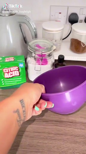 Clean Toilet with Citric Acid: Fizz & Shine!