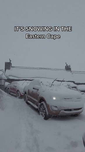 The Eastern Cape Snow is something wuite special. Captured at Tenahead Mountain Lodge. #tiktoksa #tiktoksnow #snow #easterncape #southafricasnow #southafrica #fordranger #ford
