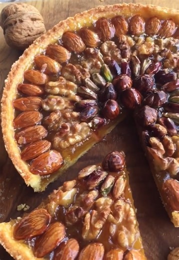 Crostata di frutta secca e marmellata fatta in casa