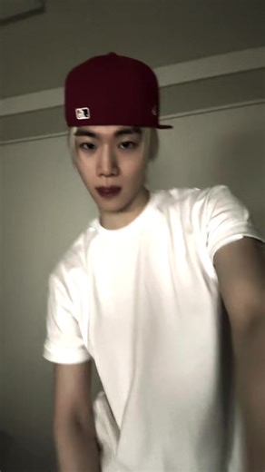 Inst: @chrich.an | chris chan sweater