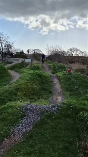Pretty good day at mv @liam🚵 @lewys🚵‍♂️ @Jacobp🏴󠁧󠁢󠁷󠁬󠁳󠁿 #nukeproof #mtb #nukeproofgiga #mountainbikes #mountainview