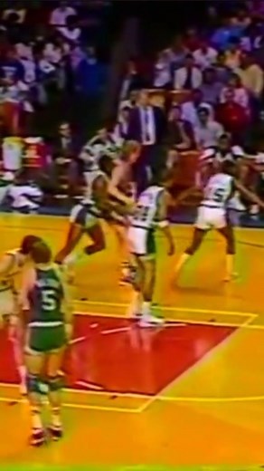 Pat Riley tells a Larry Bird story of how Larry Bird terrified coaches at the end of the game! 🔥🔥🔥🔥 One of the GOATS! 🔥🔥🔥 #larrybird #larrybirdlegend #larrybird33 #larrylegend Cr Justin Paden | Sara Cynthia