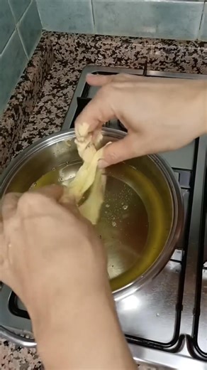 Zippulas o zeppole sarde 🥳🥳 https://blog.giallozafferano.it/cucinaepasticci/zeppole-sarde/ | Cucina e pasticci di Sabrina Costa