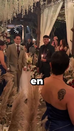 Danilo Bermúdez on Instagram: "No practiqué el beso final del matrimonio y no sabía cómo iba a salir 😅 #beso #matrimonio #boda"