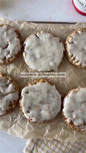 they seriously are one of my favorite fall cookie recipes!! Recipe linked in bio!🍁🍂 #fallbaking #fallrecipes #diamondcrystalsalt #mapleoatmealcookies #falldesserts
