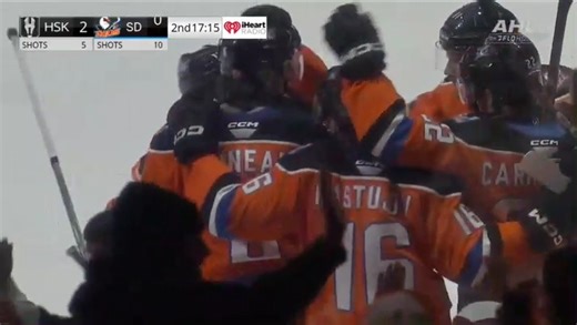 Tristan Luneau gets one back on the power play! | San Diego Gulls