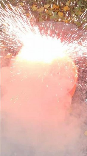 ⚠️What happens when you throw Lithium in Water...?🔥